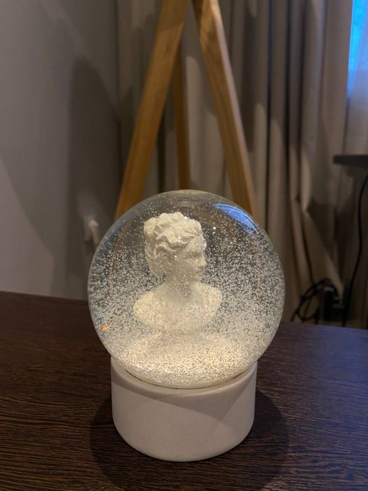 Снежно кълбо с Венера