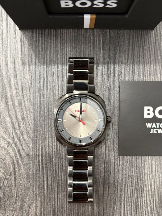 Часовник Hugo Boss + гривна Hugo Boss