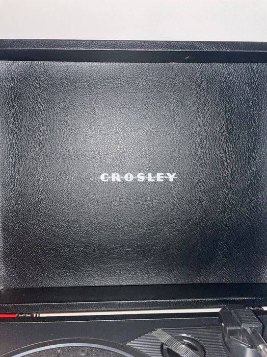 Pick-up Crosley Voyager CR8017A-BK, 3 viteze, Bluetooth, boxe integrate, negru
