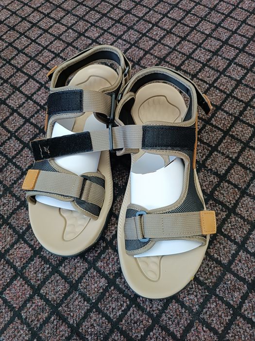 Продам мужские сандалии