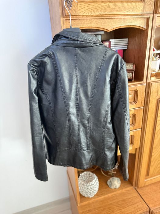 Geacă de piele artificială