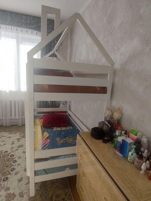 Двухярусная детская кровать