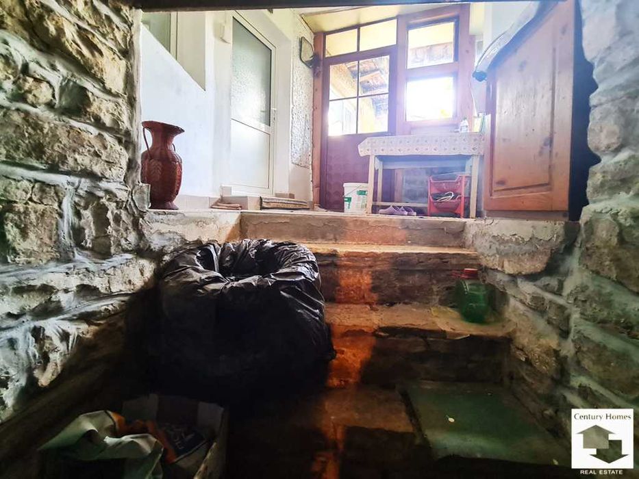 175094 Частично реновирана къща в с.Добромирка, 30 км. от В.Търново