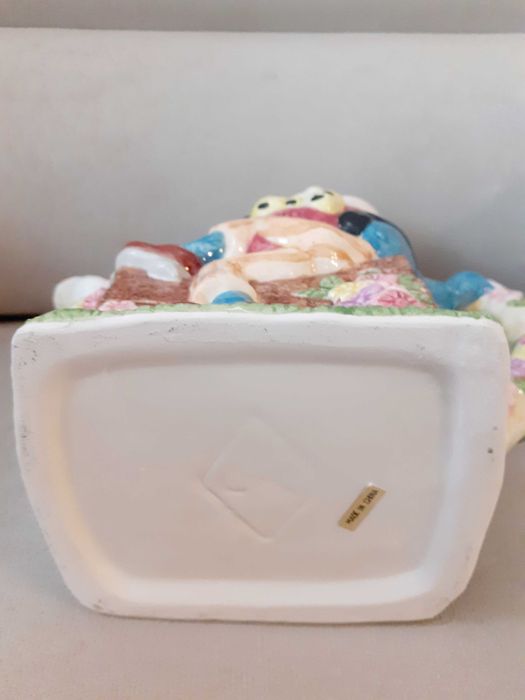 Два порцеланови чайника -"Яйцето" и "Ловен магазин"