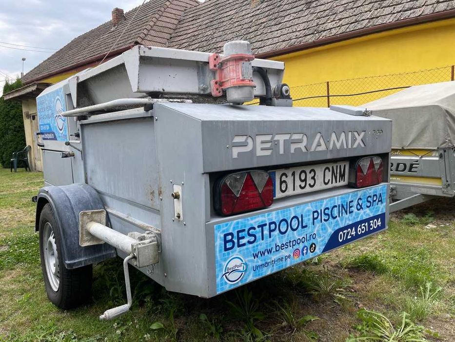 Piscine din beton torcretat cu mozaic si gresie