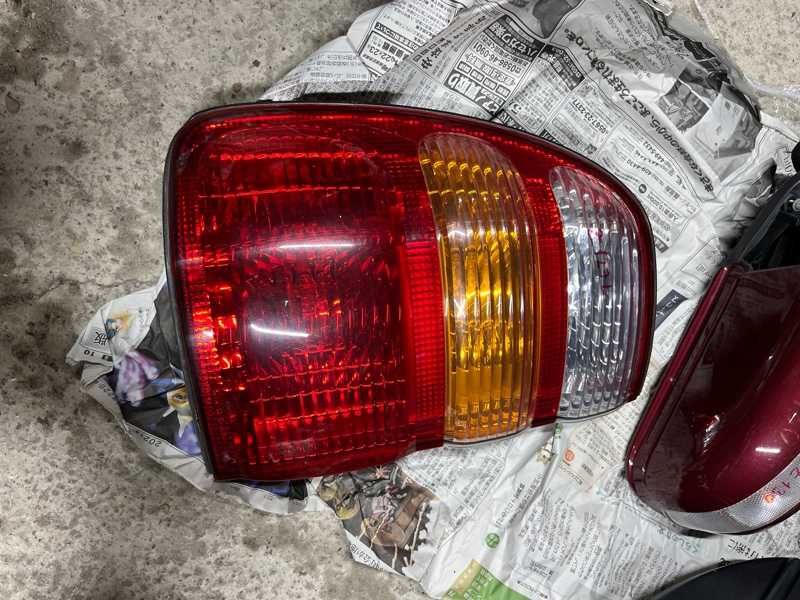 Фонарь задний левый Toyota LC100