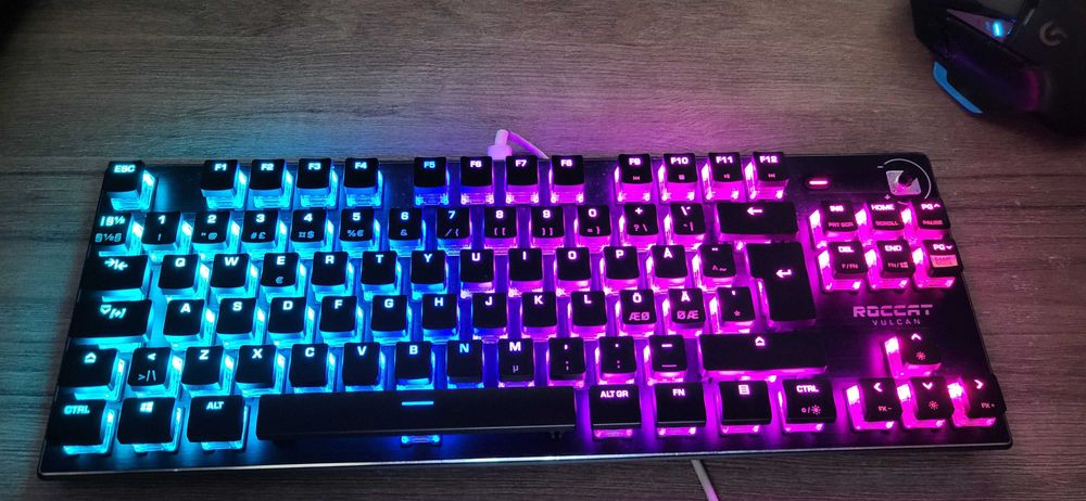 Tastatura Gaming Roccat Vulcan TKL  Aimo Optical Red Switch Mecanica