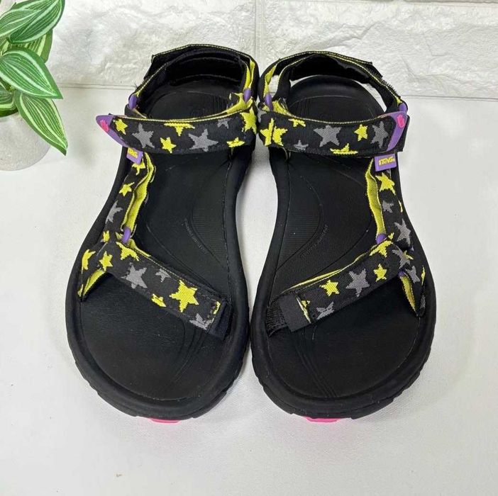 Продаются сандали Teva.