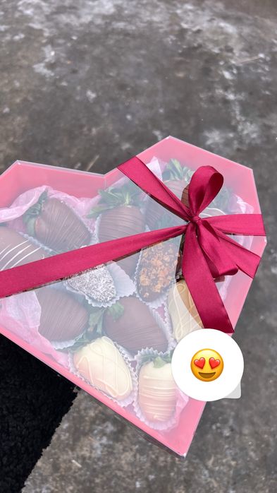 Клубника в шоколаде 8 марта подарок