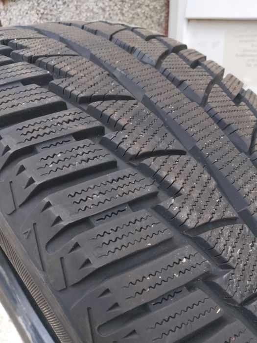 Зимна гума Fortuna 235/55R18