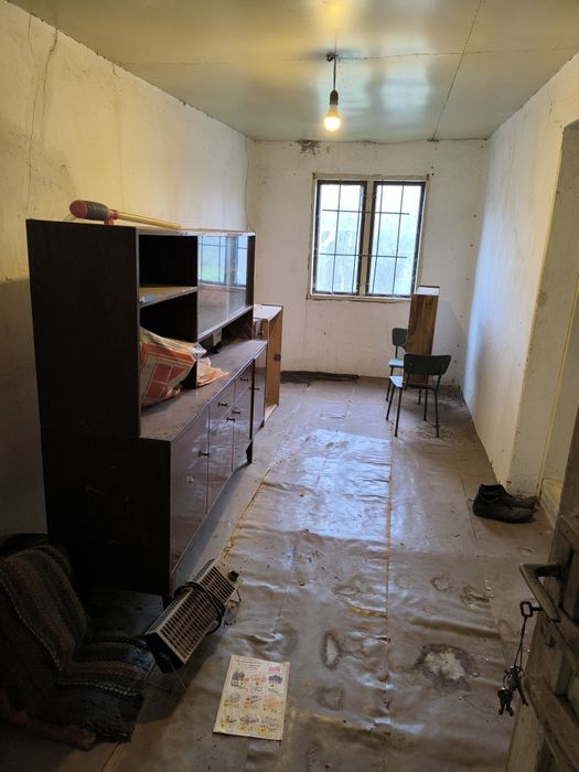 Двуетажна тухлена къща с гараж в село Дянково