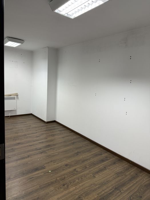 Vând spațiu comercial