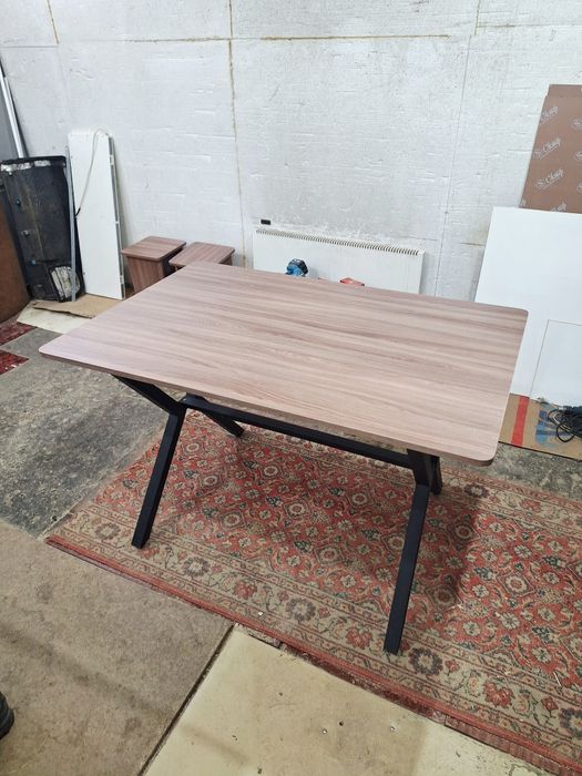 Продам новый стол с табуретками