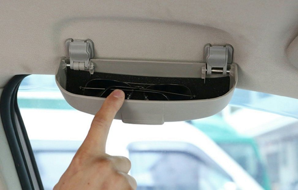 Кутия за очила за кола - черна, сива и бежова