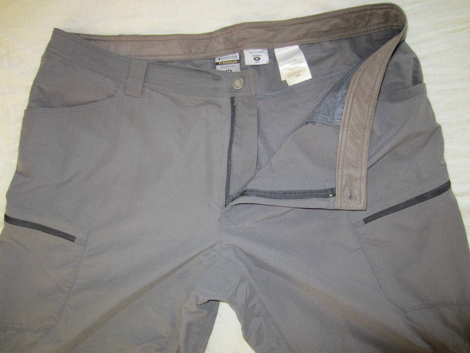Pantalon Columbia Titanium,  masura 60, fermoar pentru bermude, material subtire ( 70% tactel nylon +30%bumbac), fabr.in Vietnam, stare f. buna-ca noi