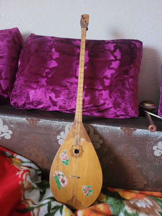 Домбра деревянная казахская
