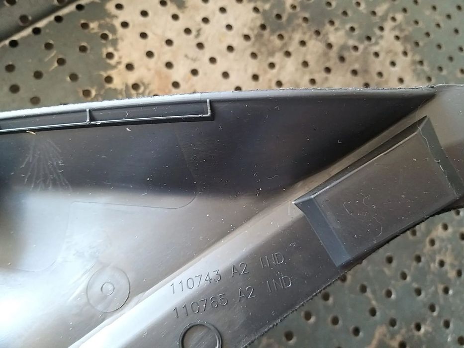 Capac ornament stalp dreapta peugeot 5008 2 110743a2 110765a2 9829578377