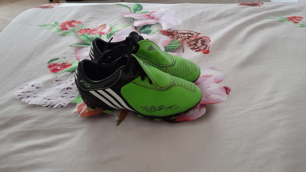 Adidasi copii fotbal