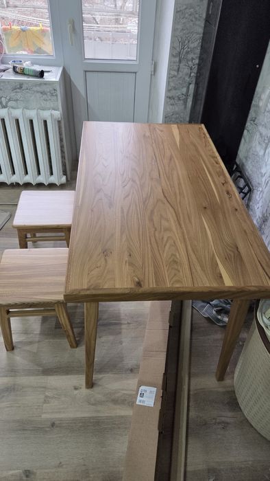 Продам стол 110 на 70 и 4 табуретки