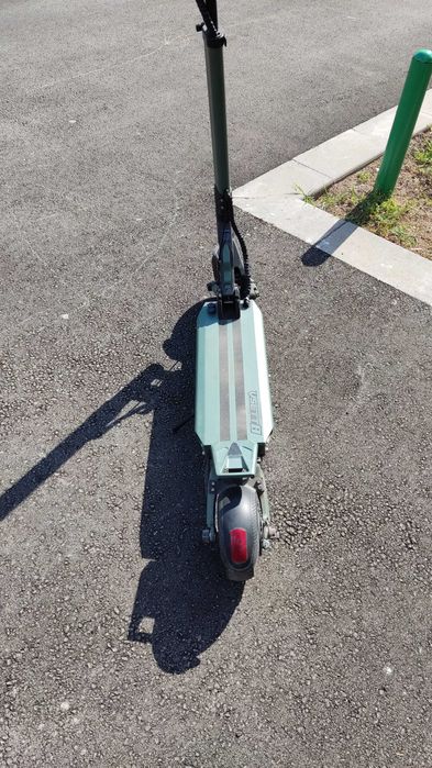 Vsett 8 48V/15.6Ah електрическа тротинетка