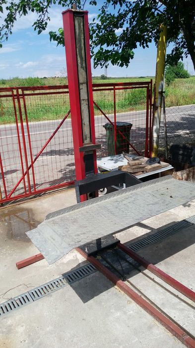 Подемник двуколонен за автомобили