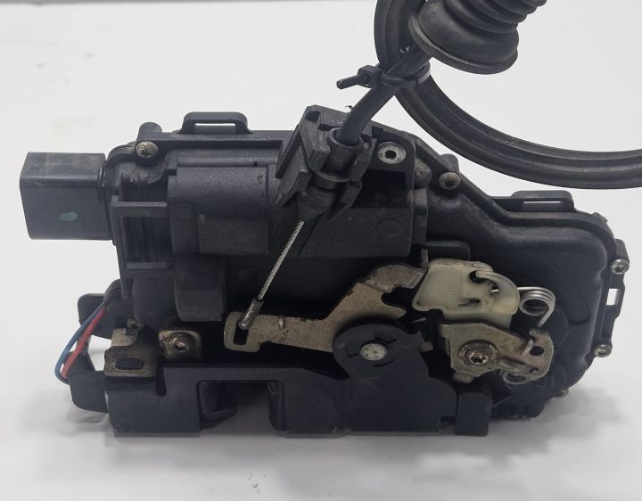 Broasca usa fata dreapta   C3B1837016A Volkswagen VW Passat B5