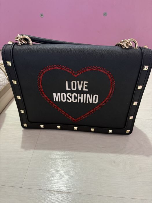 чанта Love moschino