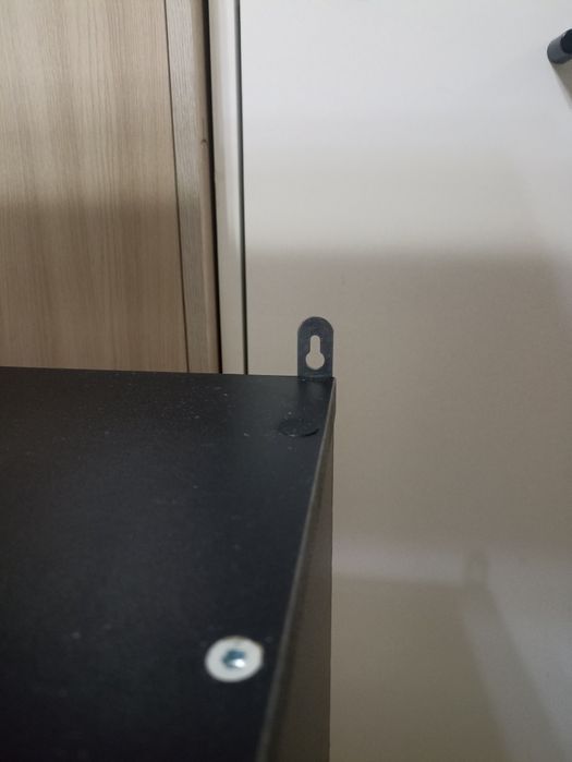 Полка навесная в черном цвете