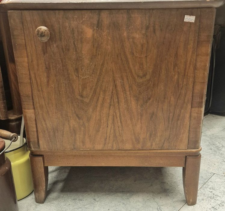 Тумбочки деревянные. Ретро.