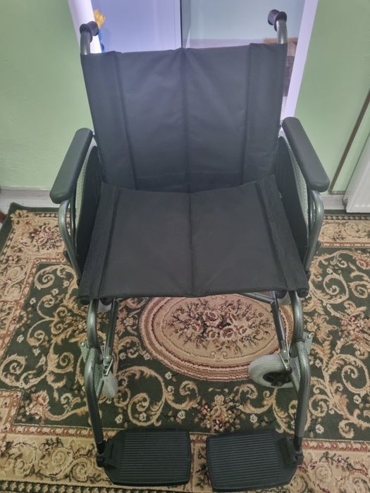 Scaun nou cu rotile mare 100kg+