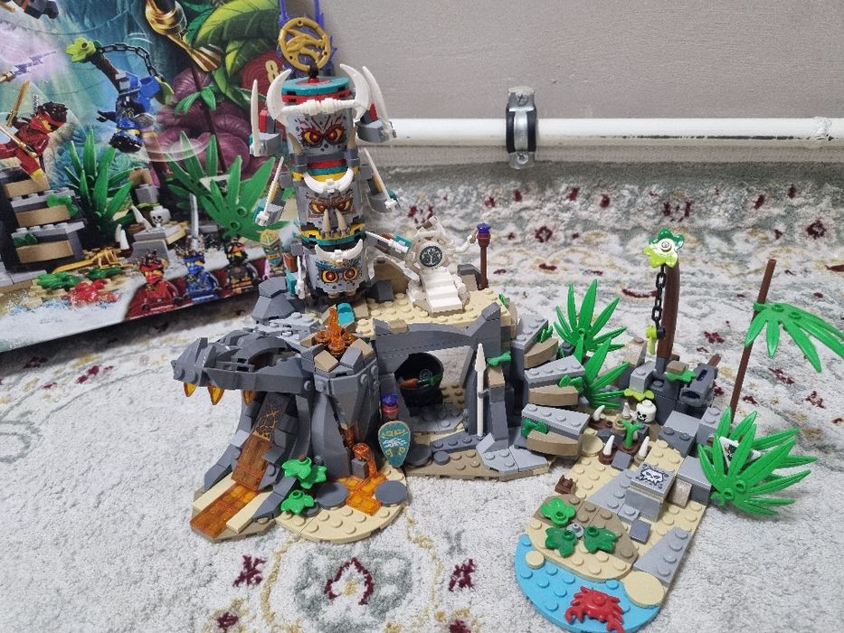LEGO Ninjago 71747 Деревня Хранителей