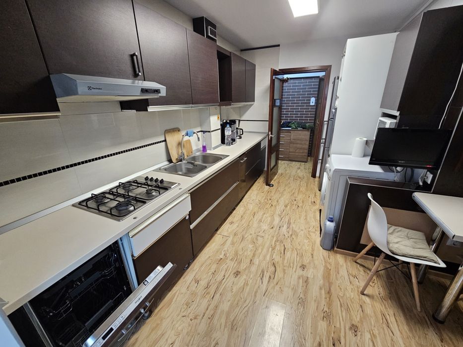 Inchiriez apartament 3 camere Sucesva