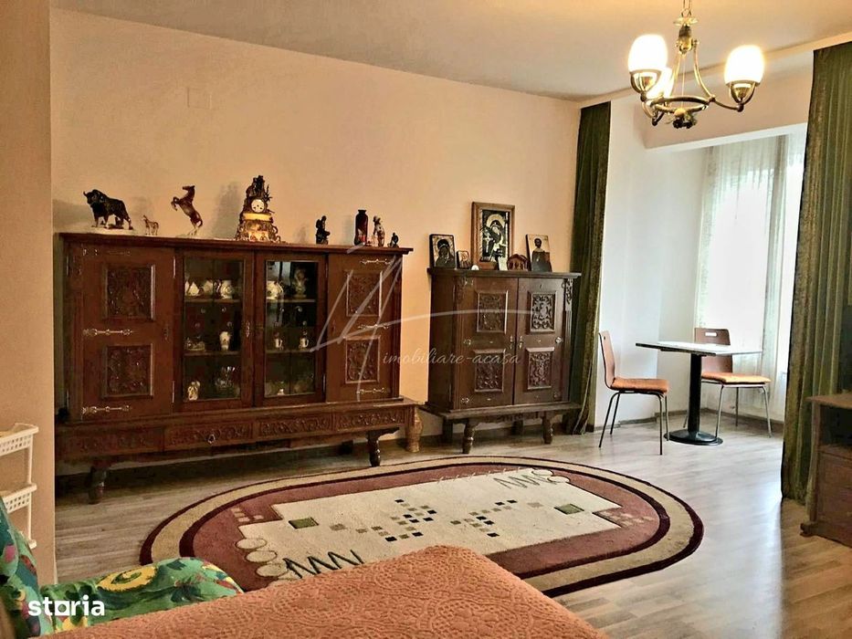 Garsoniera spatioasa-41 mp. Prelungirea Ghencea 281, posibil 2 camere.