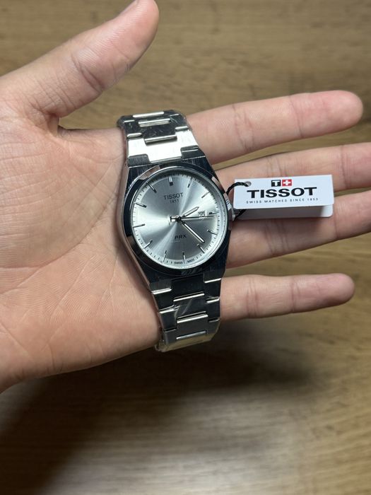 Часы Tissot кварцевые.