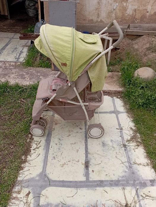 Детский столик и коляска.