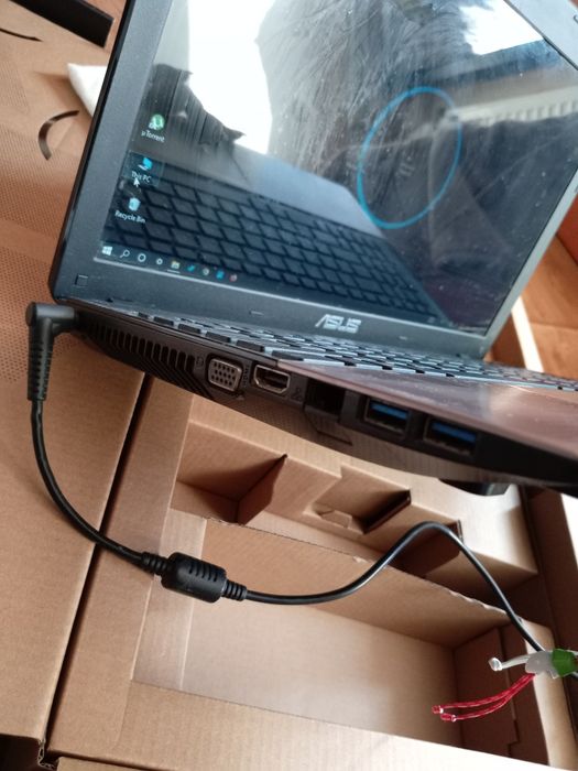 Лаптоп asus без външни забележки