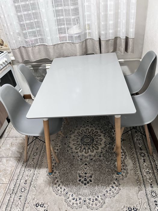 Продам стол и стулья