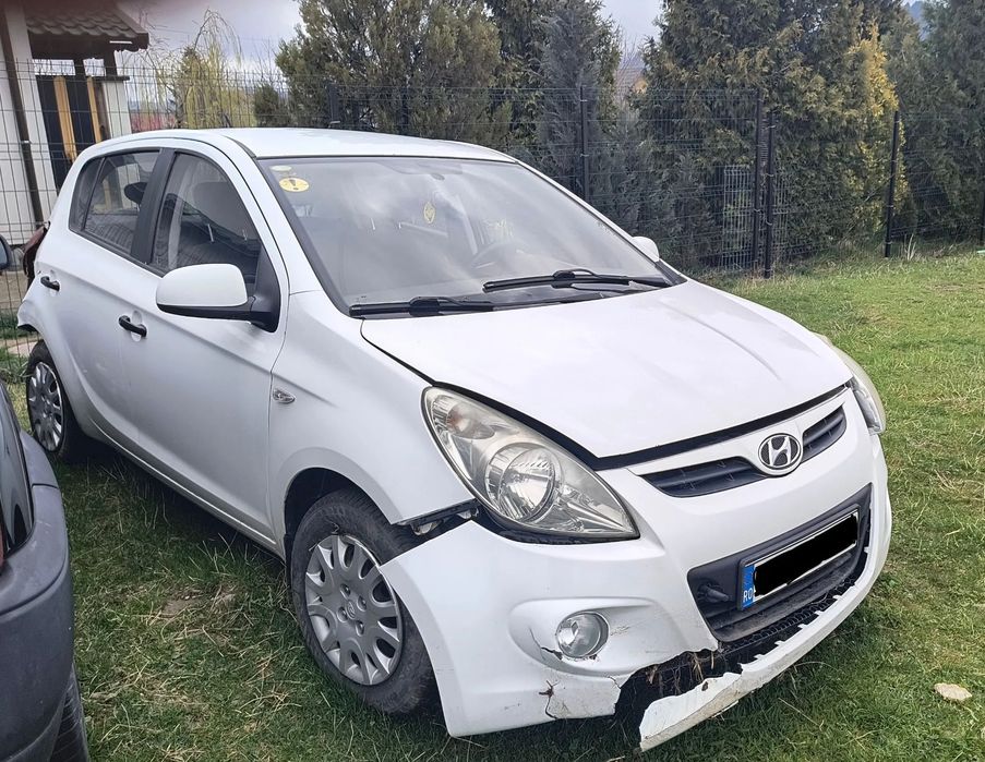 Hyundai i20 Vehicul avariat și radiat din circulatie, se vinde pentru dezmembrare.