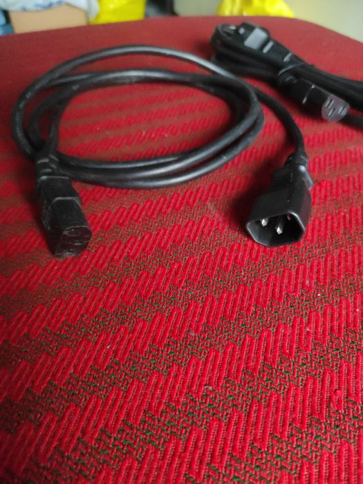 Cabluri electrice de alimentare noi pentru calculatoare.