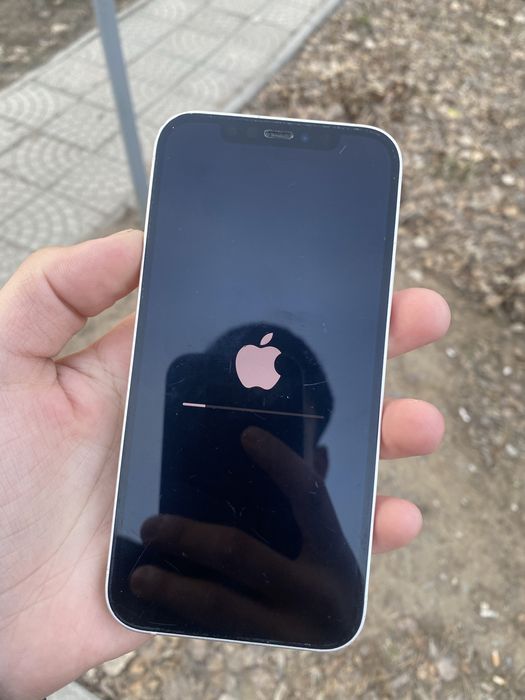 Продам айфон 12 на 64гб