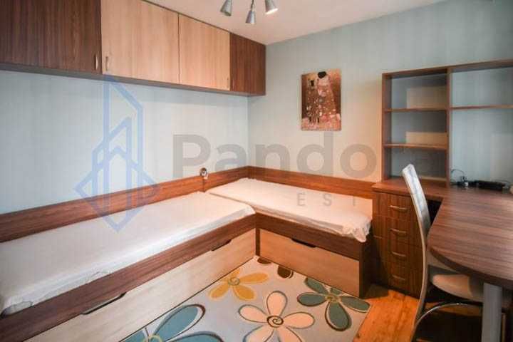 Тристаен апартамент под наем в кв. Студентски град