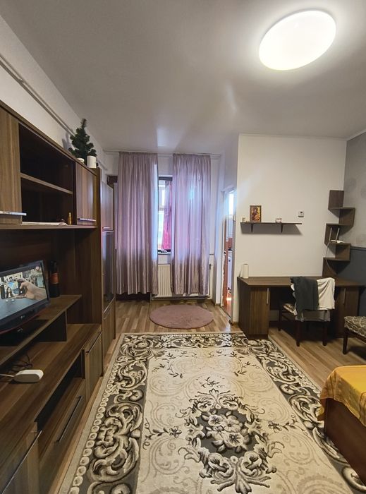 Închiriez garsonieră