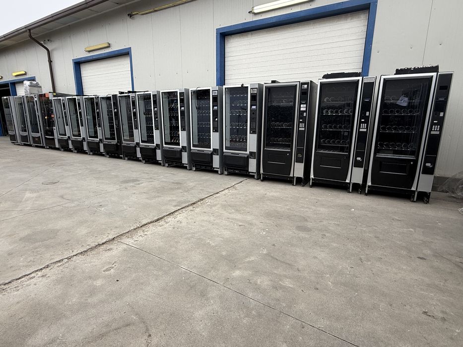 Automat sucuri vending / tonomat dulciuri / automat vending