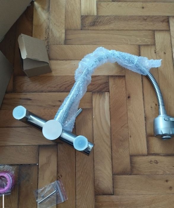 Baterie bucătărie cu prindere pe perete, cu doua moduri spray și norma