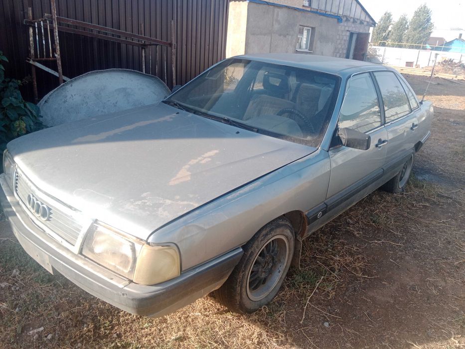 Продам Audi 100.