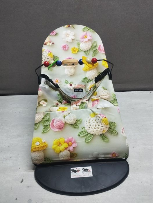 Шезлонг для малышей Love Baby с игрушками