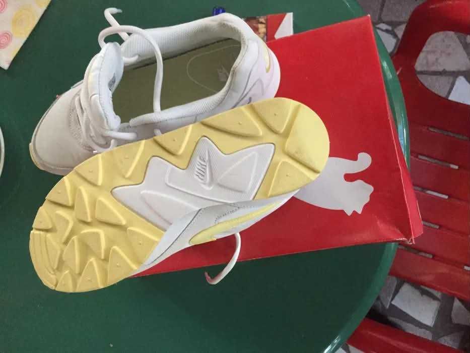 Оригинални маратонки Nike дамски