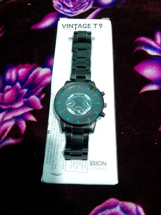 Новые часы стильные.