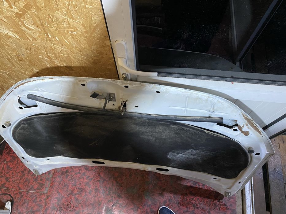 Капот гранда лада 2013год