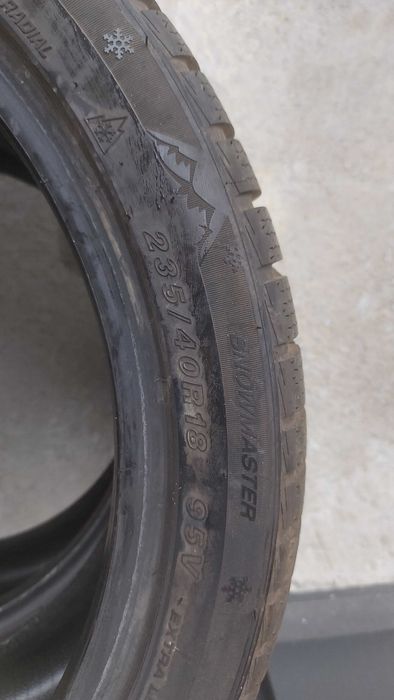 Продавам Гуми 235/40/18 зимни